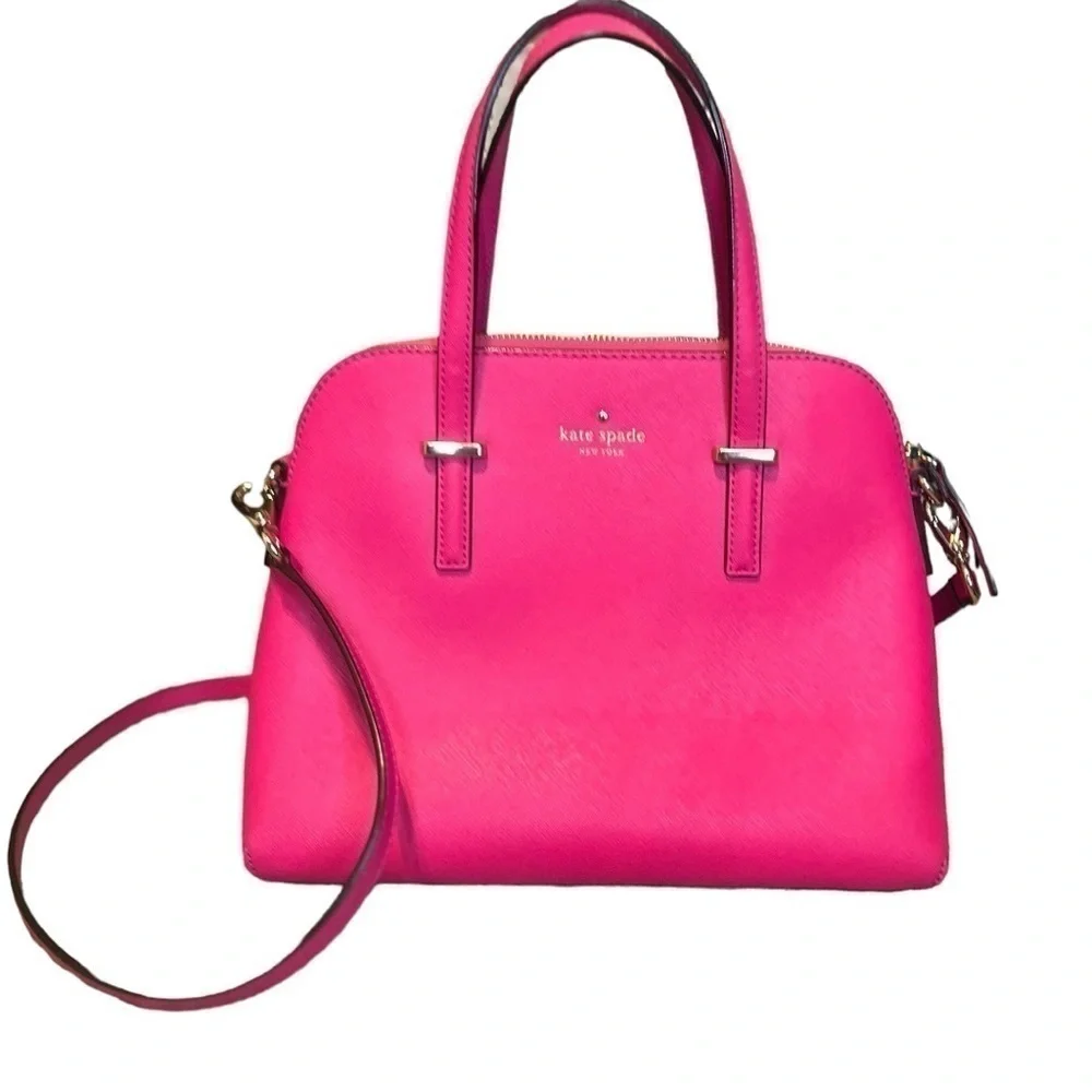 Kate spade bag EUC gorgeous pink!!!!! You need this bag.